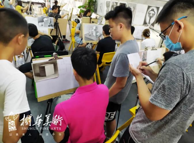广州树华美术培训班成人部建筑加试全员通过